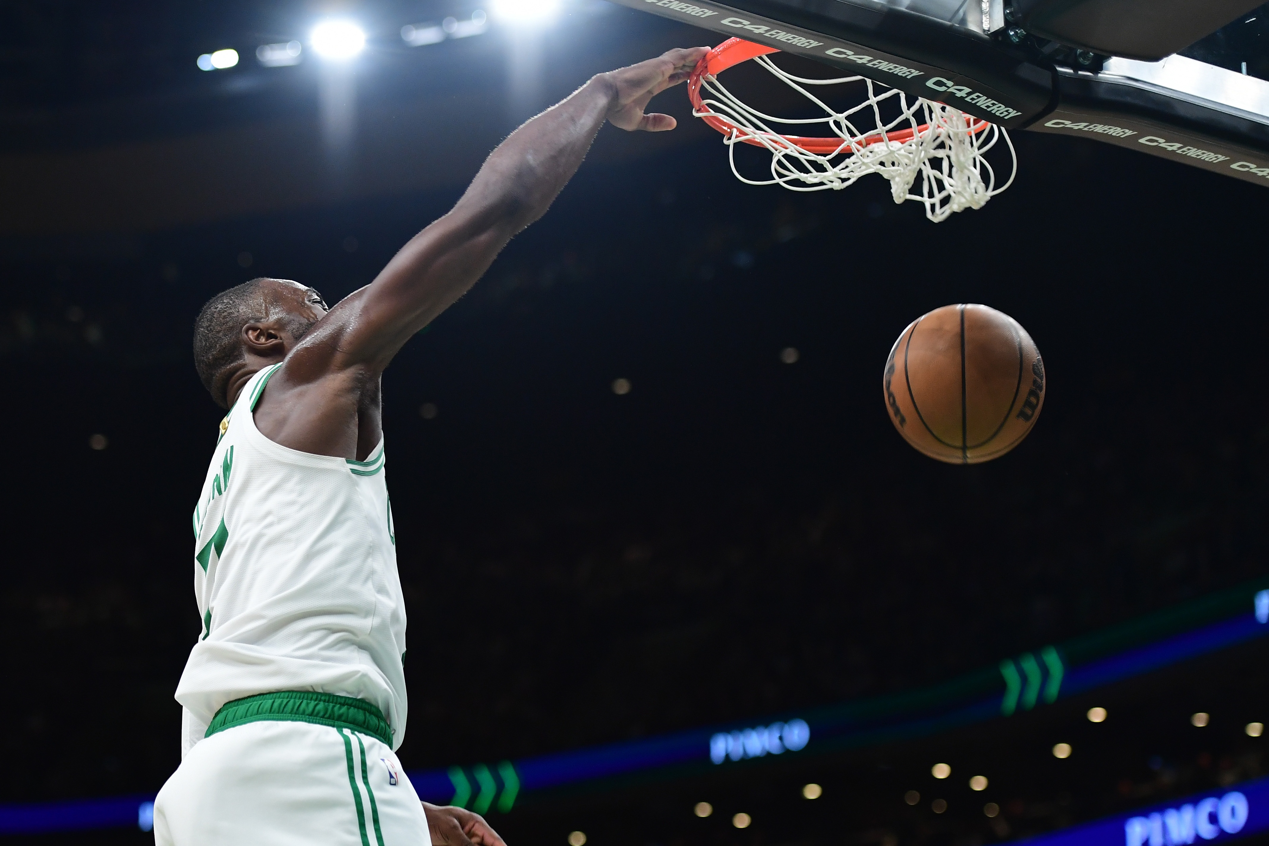 世界杯手机观看平台-NBA彩经：湖人主场小胜国王 掘金击退森林狼  骑士轻取篮网