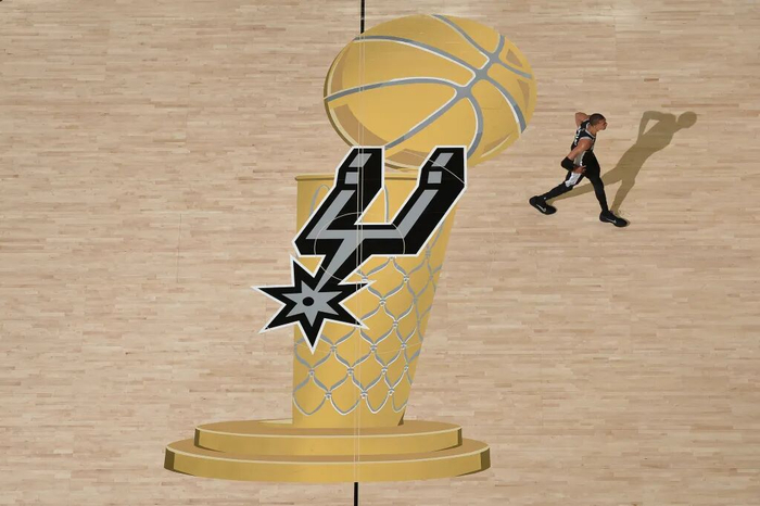 世界杯客户端升级说明-NBA|布伦森带伤轰下30+3,尼克斯取得总决赛开门红|马刺|三分球|唐斯|圣安东尼奥马刺队|纽约尼克斯队_新浪体育_新浪新闻
